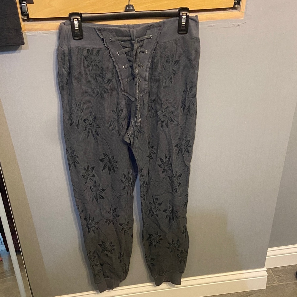 Women’s Gray Floral Pants